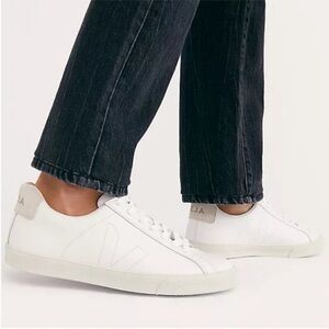 VEJA Esplar Leather V Logo Sneaker Shoes All White Sz 8
